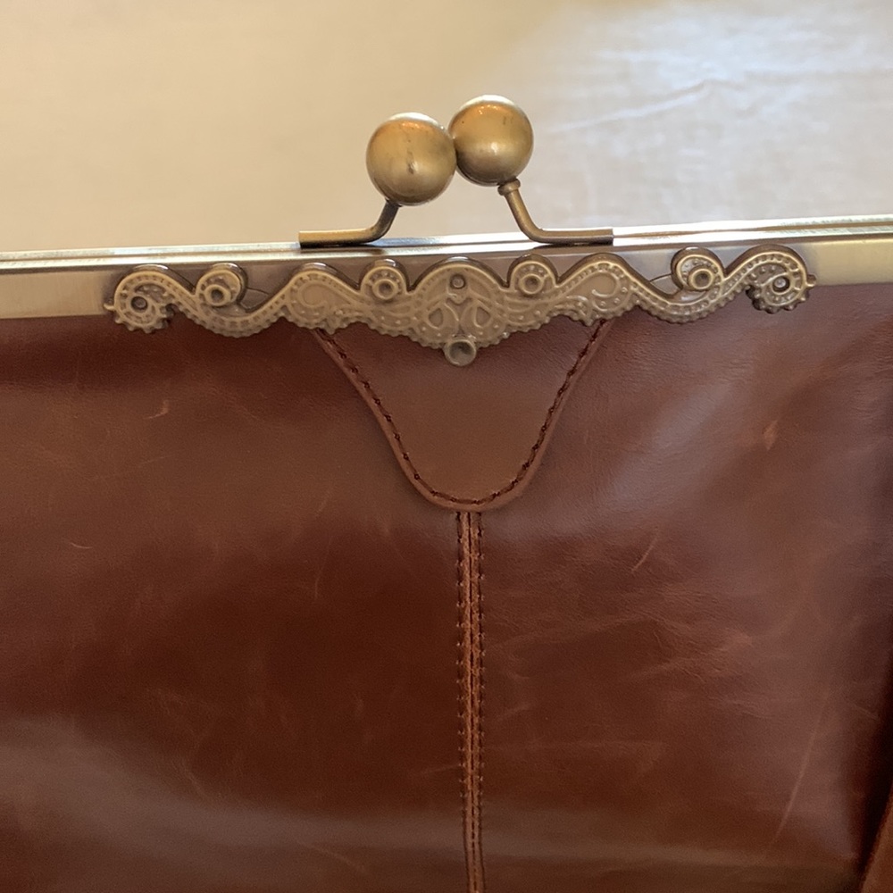 Classic Brown Leather Shoulder Bag with kiss lock clasp - Picture 2 of 5